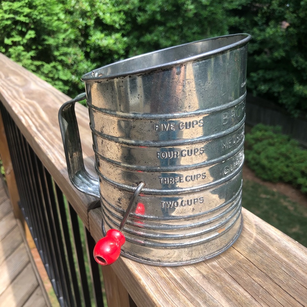 Vtg Bromwell’s 5 Cup Flour Measuring Sifter